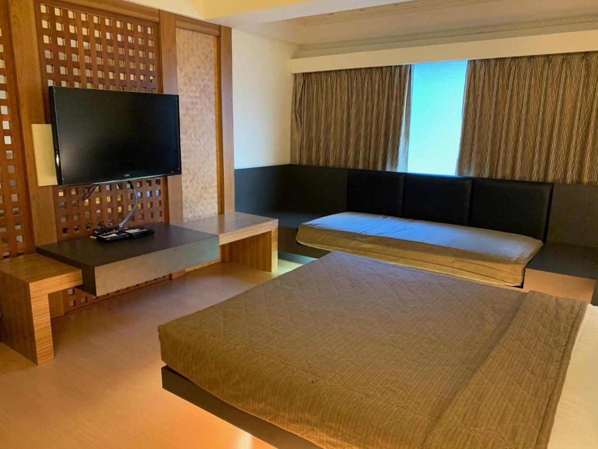 Yhc Hotel Тайнань Экстерьер фото