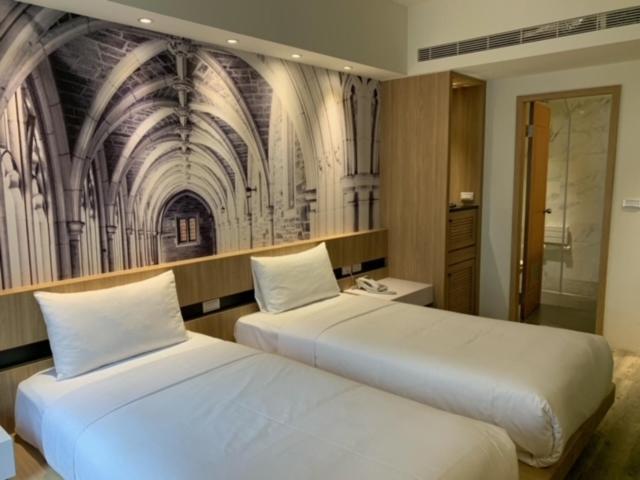 Yhc Hotel Тайнань Экстерьер фото