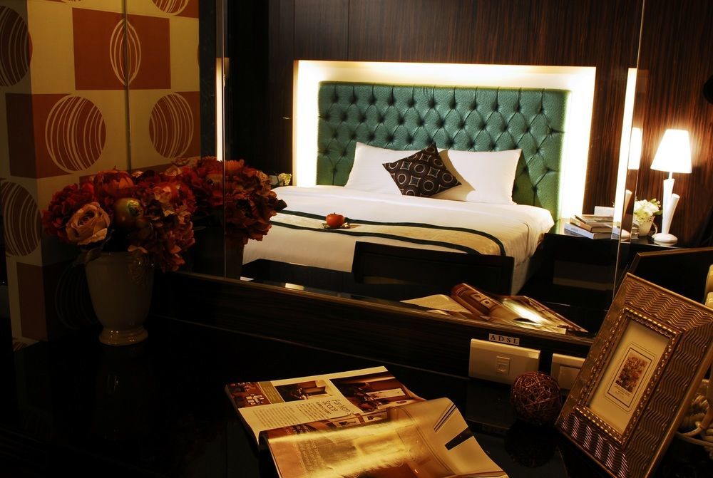 Yhc Hotel Тайнань Экстерьер фото