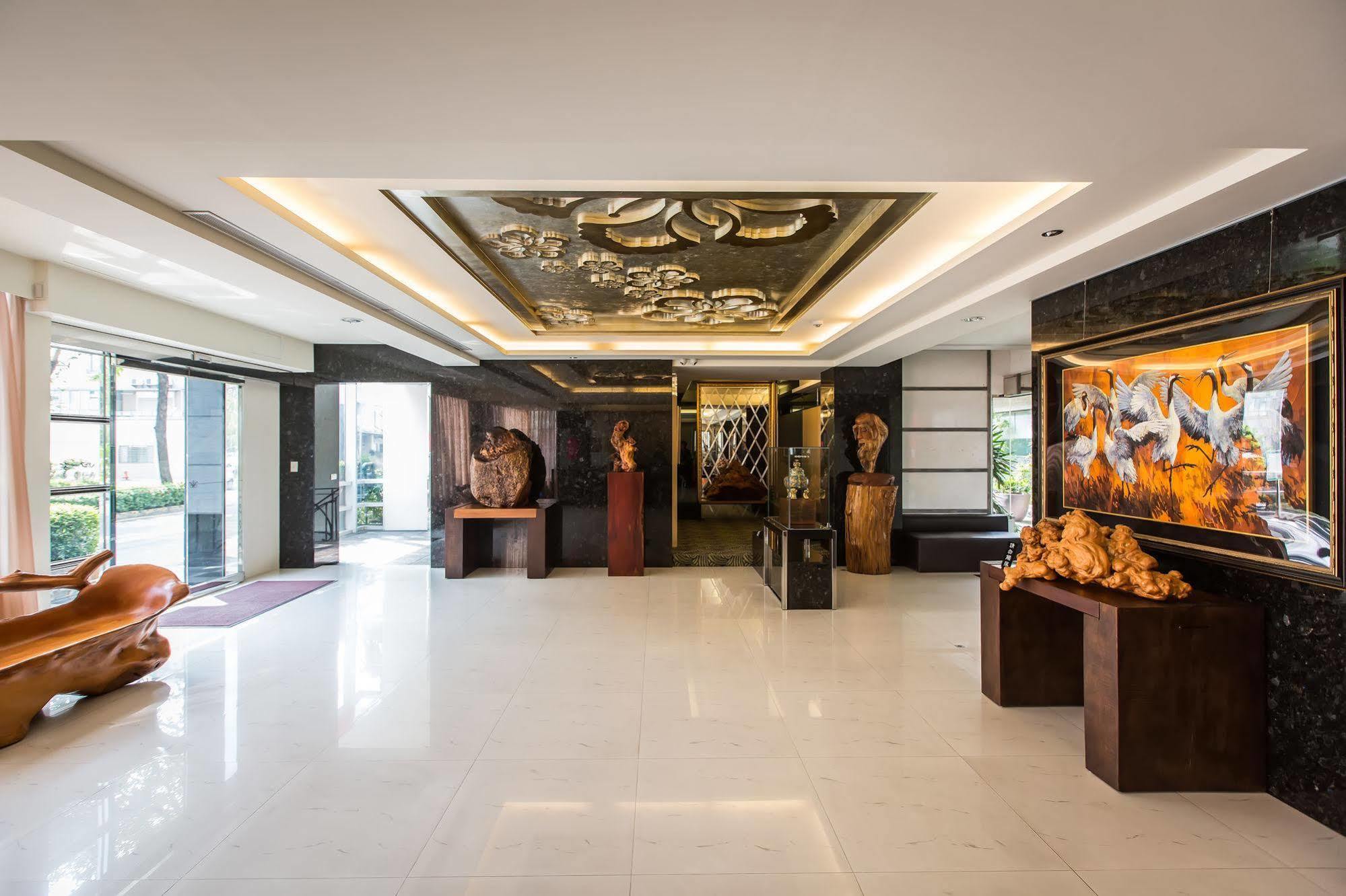 Yhc Hotel Тайнань Экстерьер фото