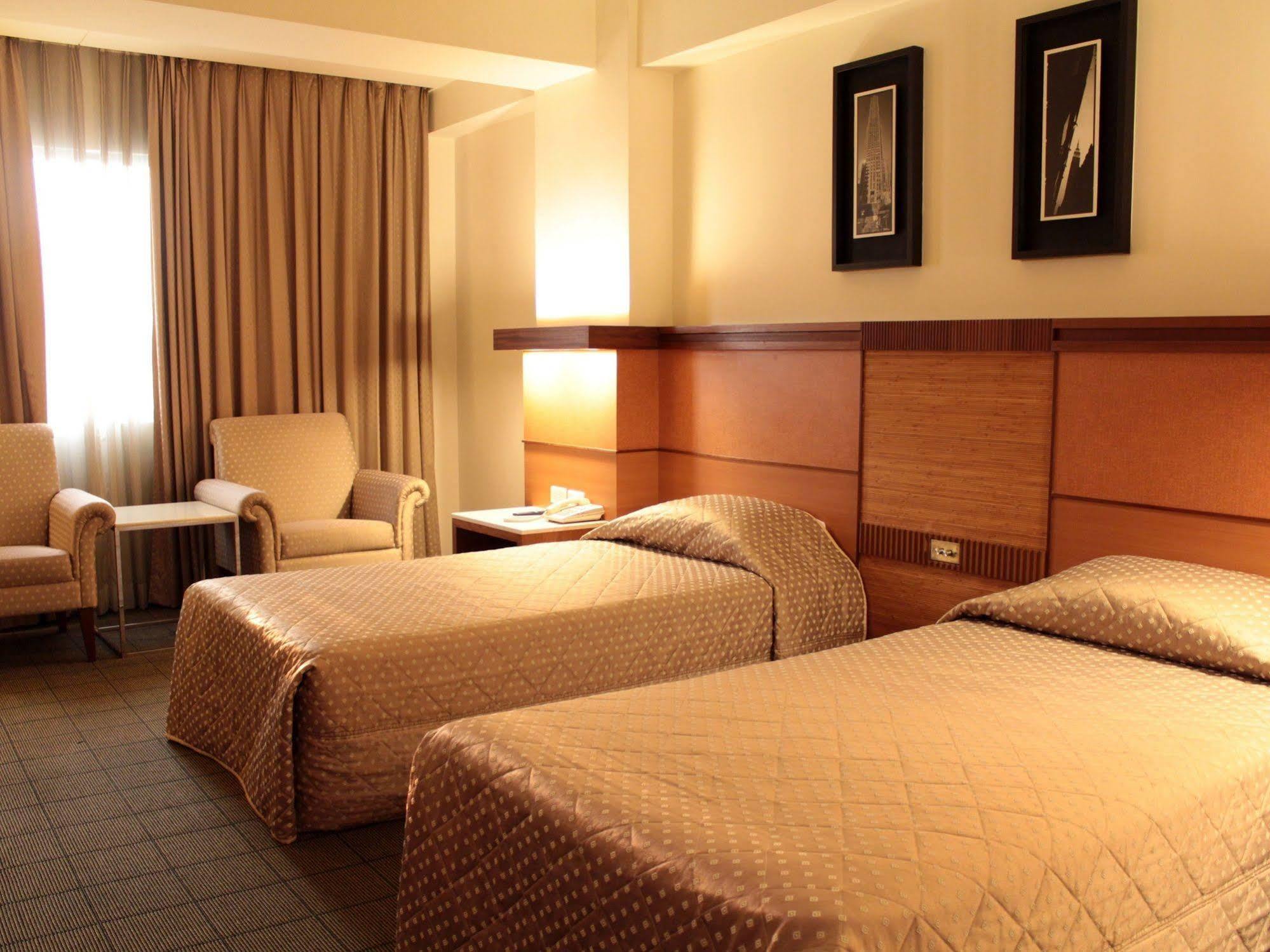 Yhc Hotel Тайнань Экстерьер фото