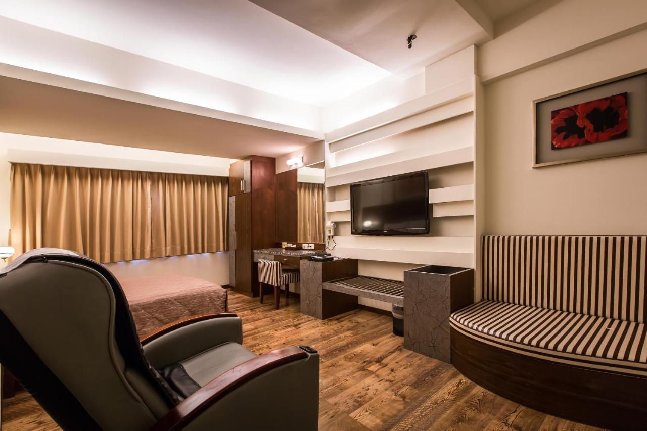 Yhc Hotel Тайнань Экстерьер фото