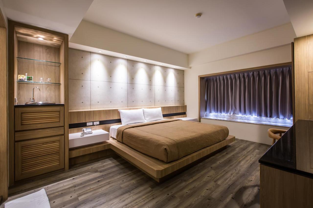 Yhc Hotel Тайнань Экстерьер фото