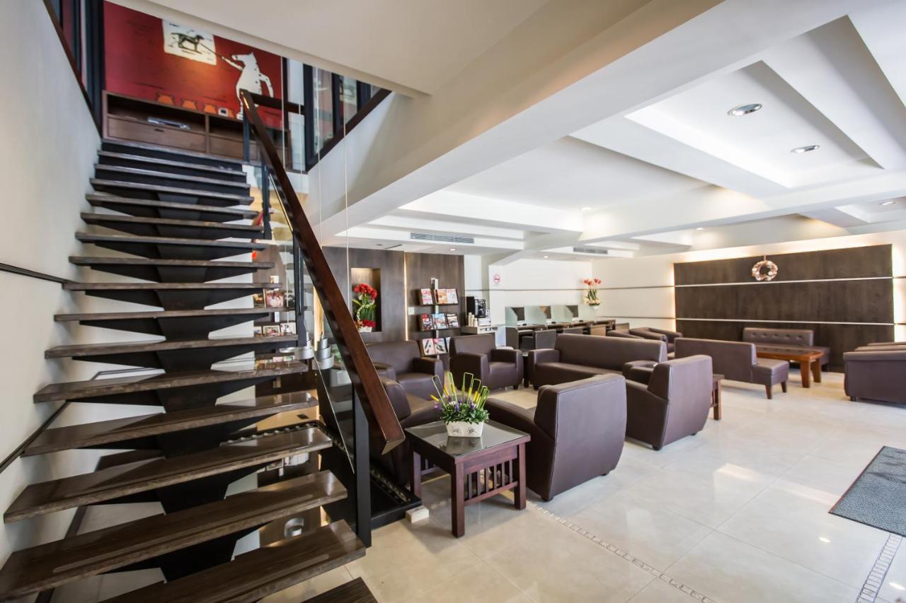 Yhc Hotel Тайнань Экстерьер фото